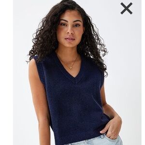 Twik Plush knit V-neck sweater vest